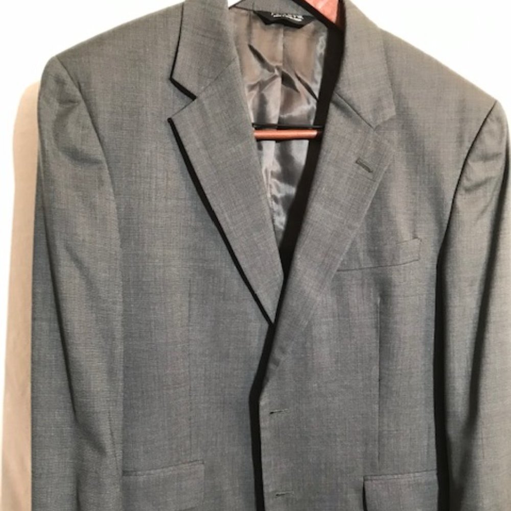 Men's Jos A Bank Single Breast, 2 button, Grey birds eye Suit